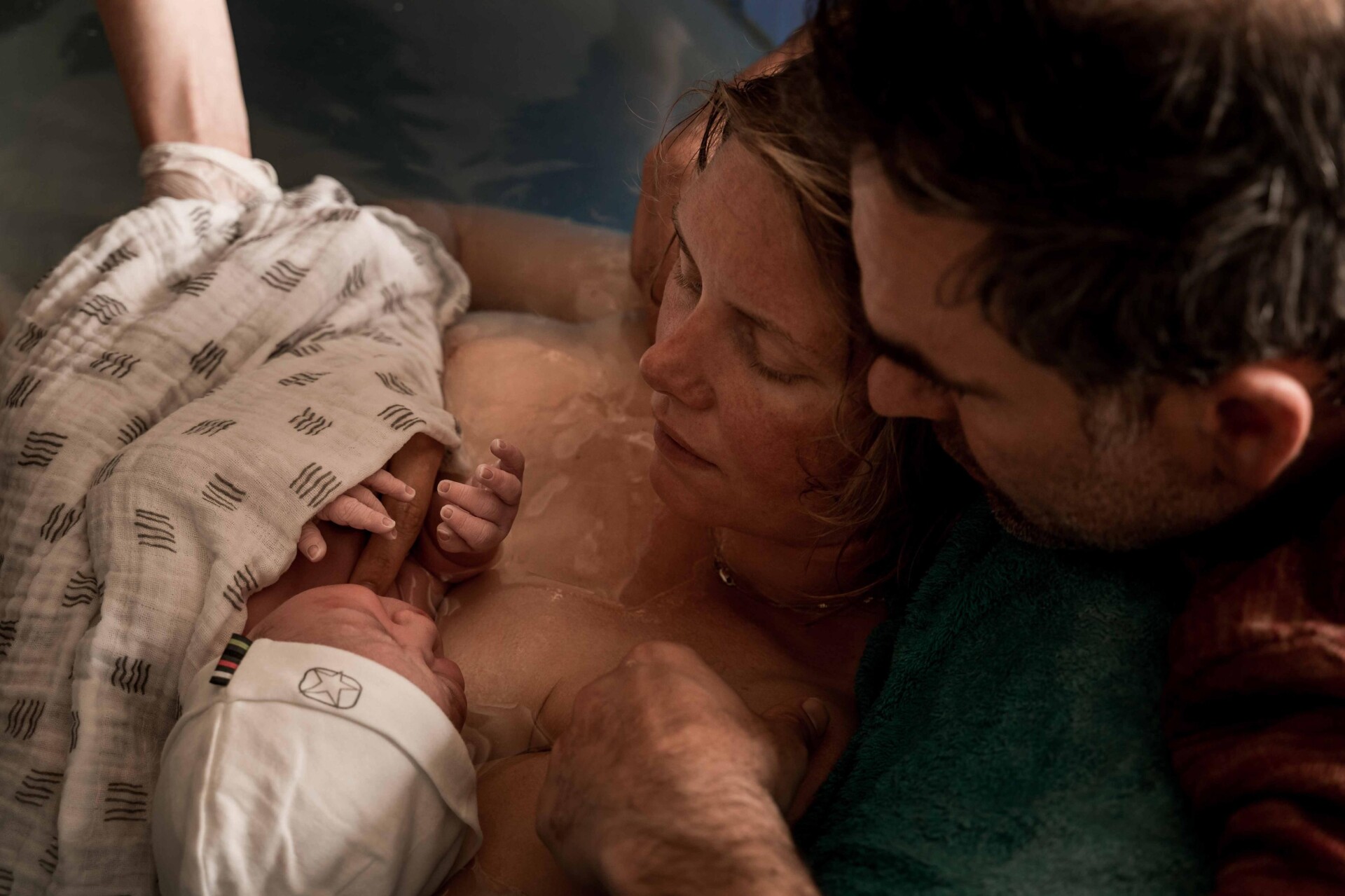 Baby, zwanger, geboorte, badbevalling, verloskundige, newborn, 9 maanden, hechting, borstvoeding